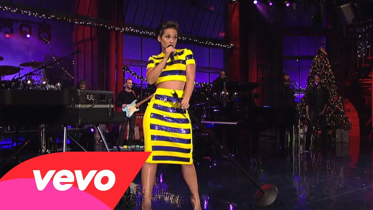 Alicia Keys – Girl On Fire (Live on Letterman)