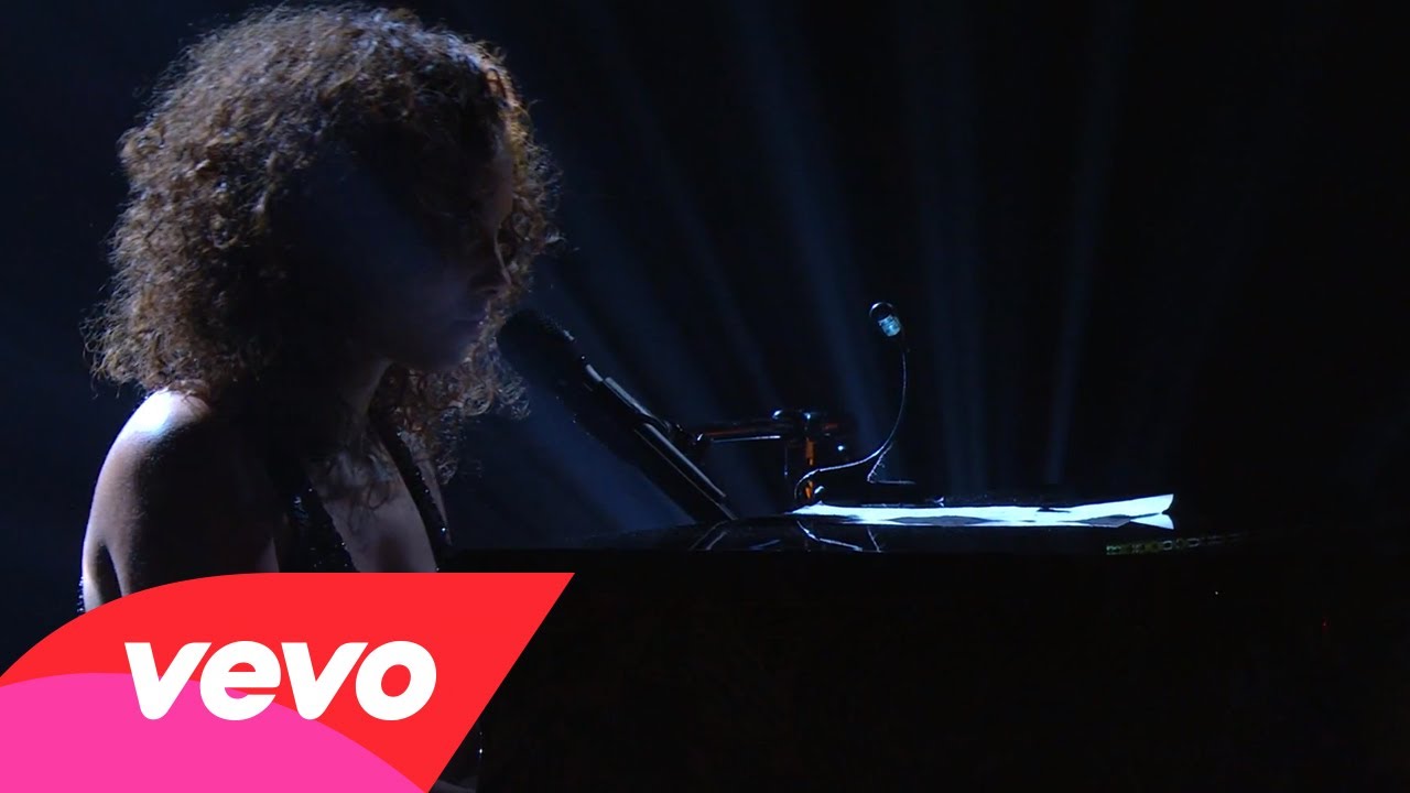 Alicia Keys – Moonlight Sonata (Piano & I: AOL Sessions +1)