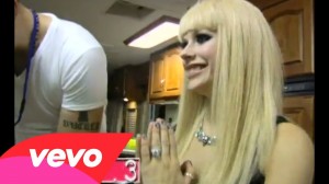 Avril Lavigne – “Hot” Behind The Scenes Web.3