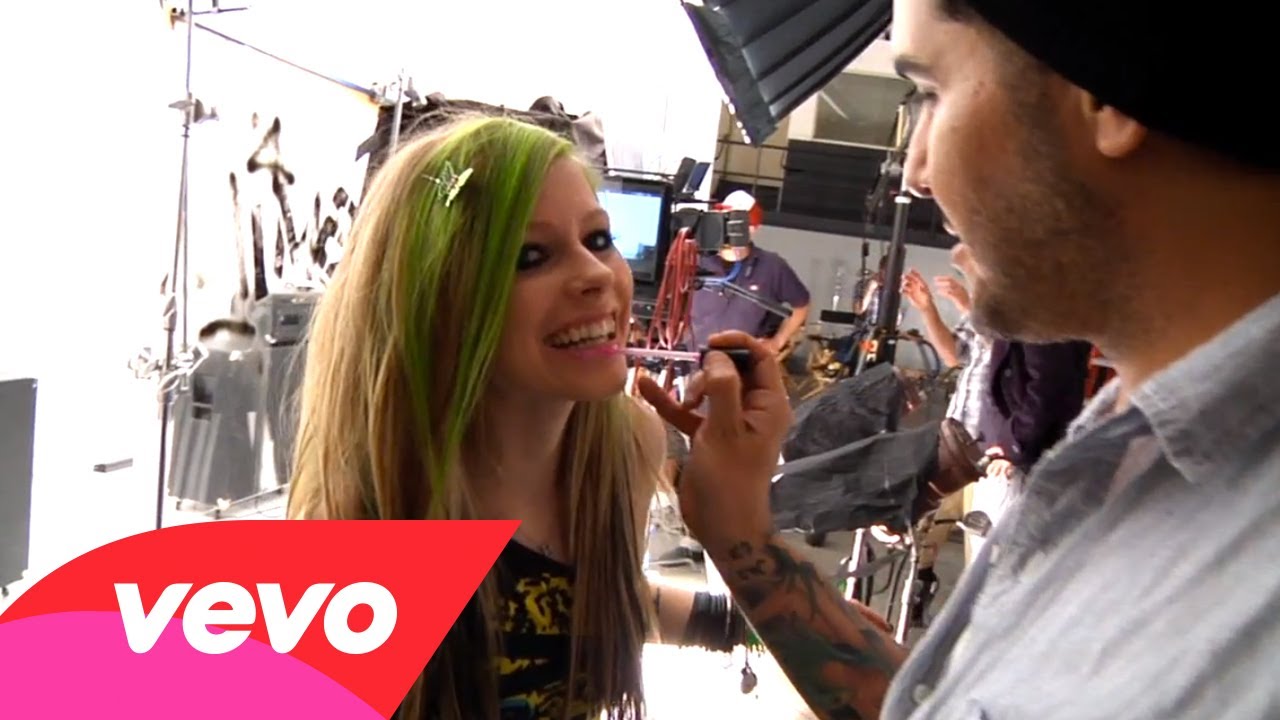 Avril Lavigne – Smile (Behind the Scenes)