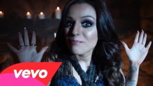Cher Lloyd – Behind The Scenes of With Ur Love