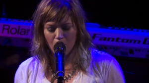 Kelly Clarkson – Sober (Live From the Troubadour 10/19/11)