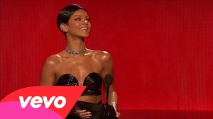 Rihanna – Favorite R&B/Soul Artist, Female (2013 AMAs)
